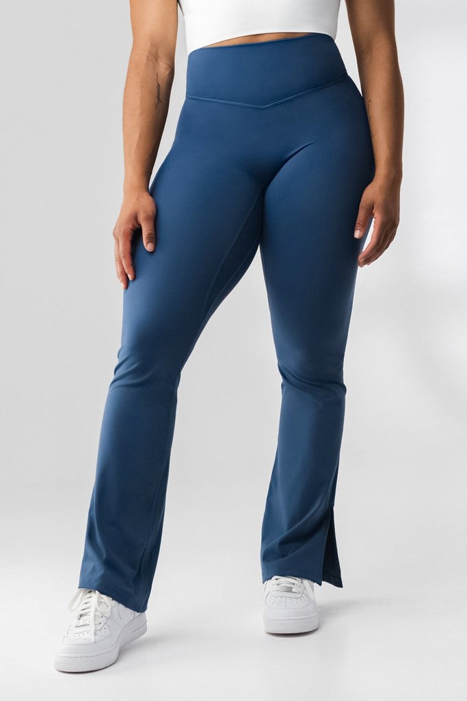 Navy Vitality The Cloud Flare Pant | ORANHK597