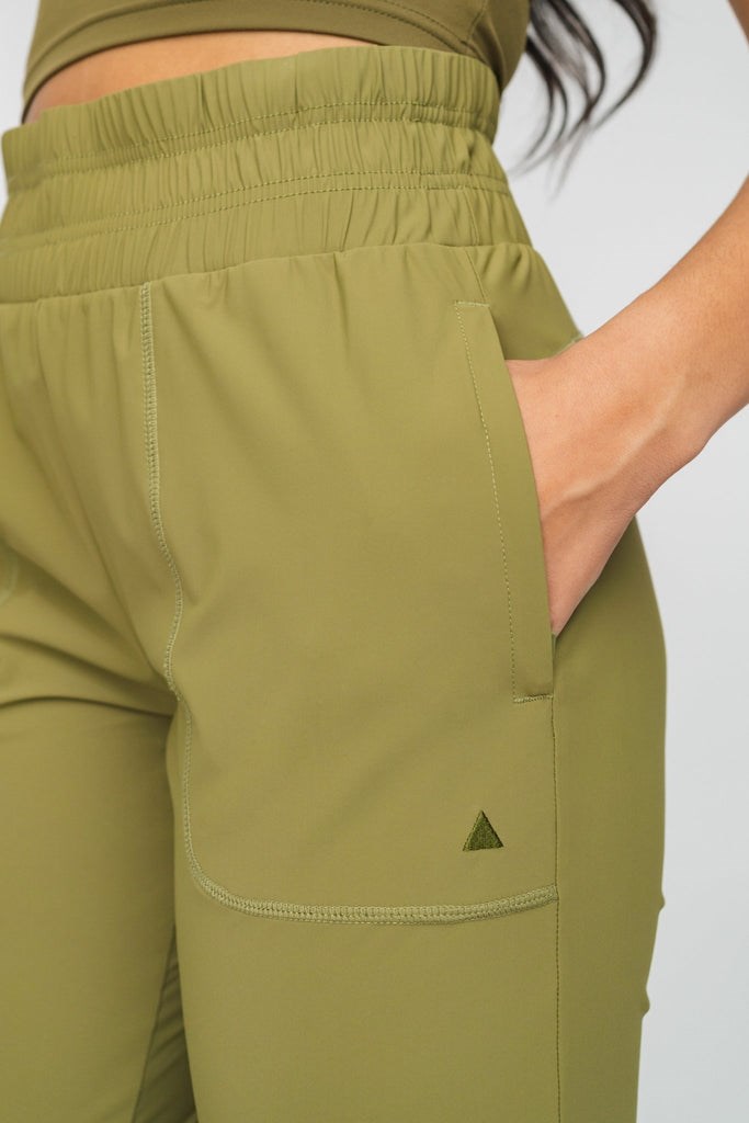 Olive Vitality The Women's Swift Jogger | ZWXYNV185